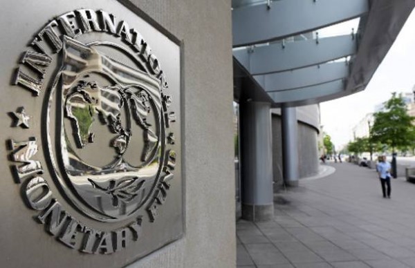Επιμήκυνση στις λήξεις, «πάγωμα» στα δάνεια και επιτόκια στο 1,5% προτείνει το ΔΝΤ