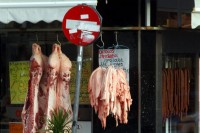 Πειραιάς: Κατασχέσεις ακατάλληλων παρασκευασμάτων κρέατος 