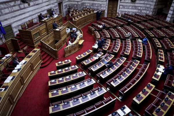 Απαντήσεις Βορίδη στη Βουλή για μέτρα απέναντι στον κορονοϊό 